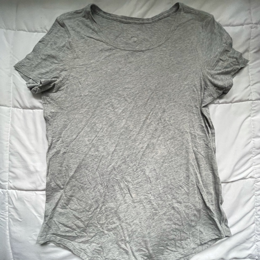 Lululemon women’s gray size 10 short sleeve shirt